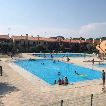 Charming Getaway With Pool Apartman Bibione