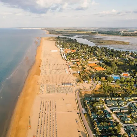 Charming Getaway With Pool And Playground * Bibione