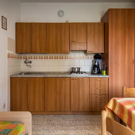 Charming Getaway With Pool And Playground Apartman