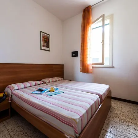 Charming Getaway With Pool And Playground Bibione