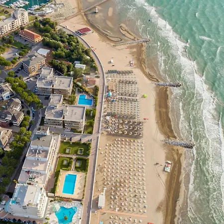 Charming Getaway With Pool And Playground Bibione
